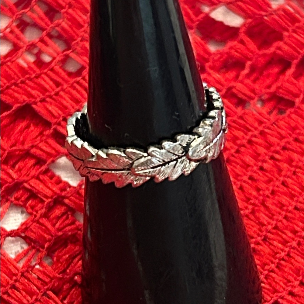 Vintage Silver Leaf Design Ring